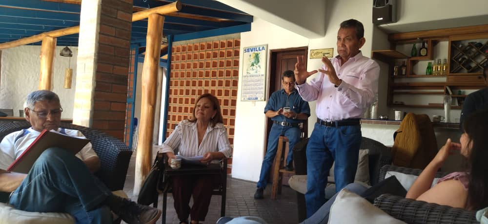 RamonGuevaraMRD's tweet photo. Organizados lograremos nuestro objetivo. #Hoy reunidos con el CES @PartidoADMerida enfocados en el trabajo organizativo para llevar a @prospericarlos a la Presidencia de Venezuela 🇻🇪 y preparándonos para el aniversario de nuestro Glorioso Partido @ADemocratica. #DemosElPrimerPaso https://t.co/5CRRUKnium