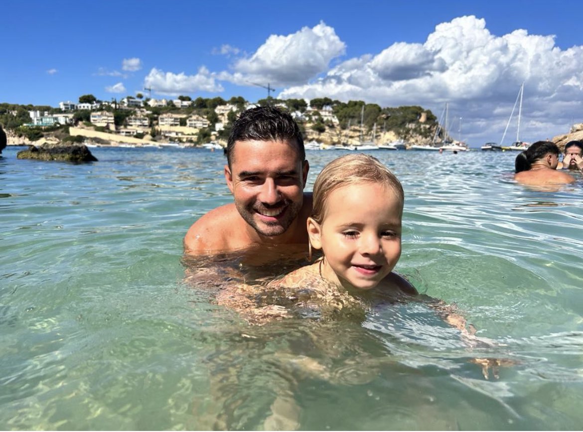 Aduenp's tweet photo. En familia siempre es mejor 👨‍👩‍👦❤️ https://t.co/lcbhDKGCOM