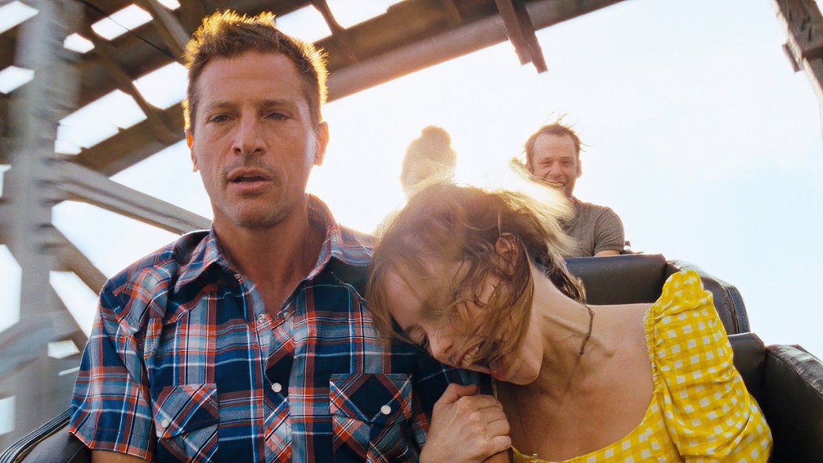 『レッド・ロケット』鑑賞。「こんな奴いてたまるか」と思うけど、終始サイモン・レックス演じるマイキーの実在感に魅了（？）されっ放しでした（自分の中では両津勘吉と同じカテゴリーに入るかも）。それはスザンナ・サン演じるストロベリーも同様。何あの魔性と危なっかしさのバランス。反則やって。