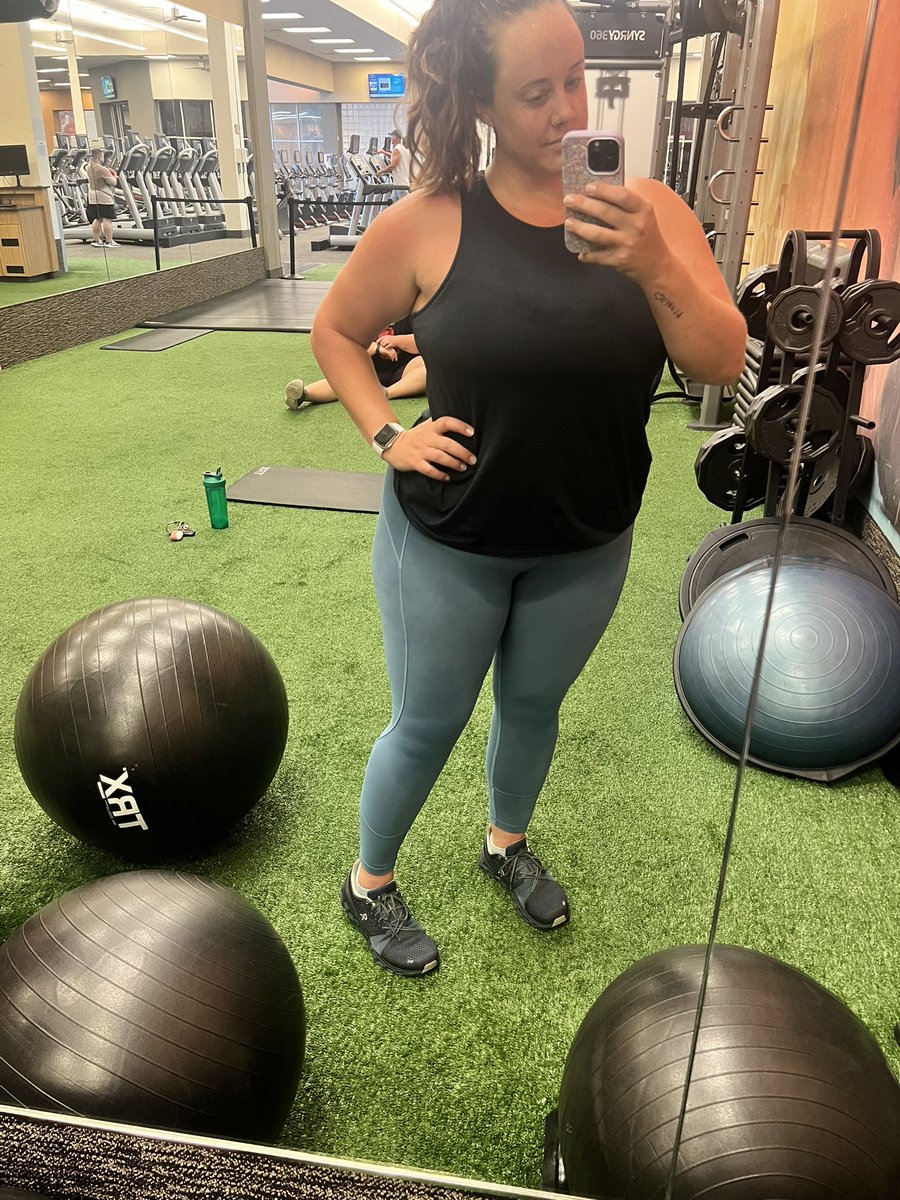 ViscarelloJello's tweet photo. Why no, I did not pee my pants at the gym today, why do you ask? #hotAF #sweatsgenitalia #ineedashower #sweathappens https://t.co/Ce7EFFsVwB