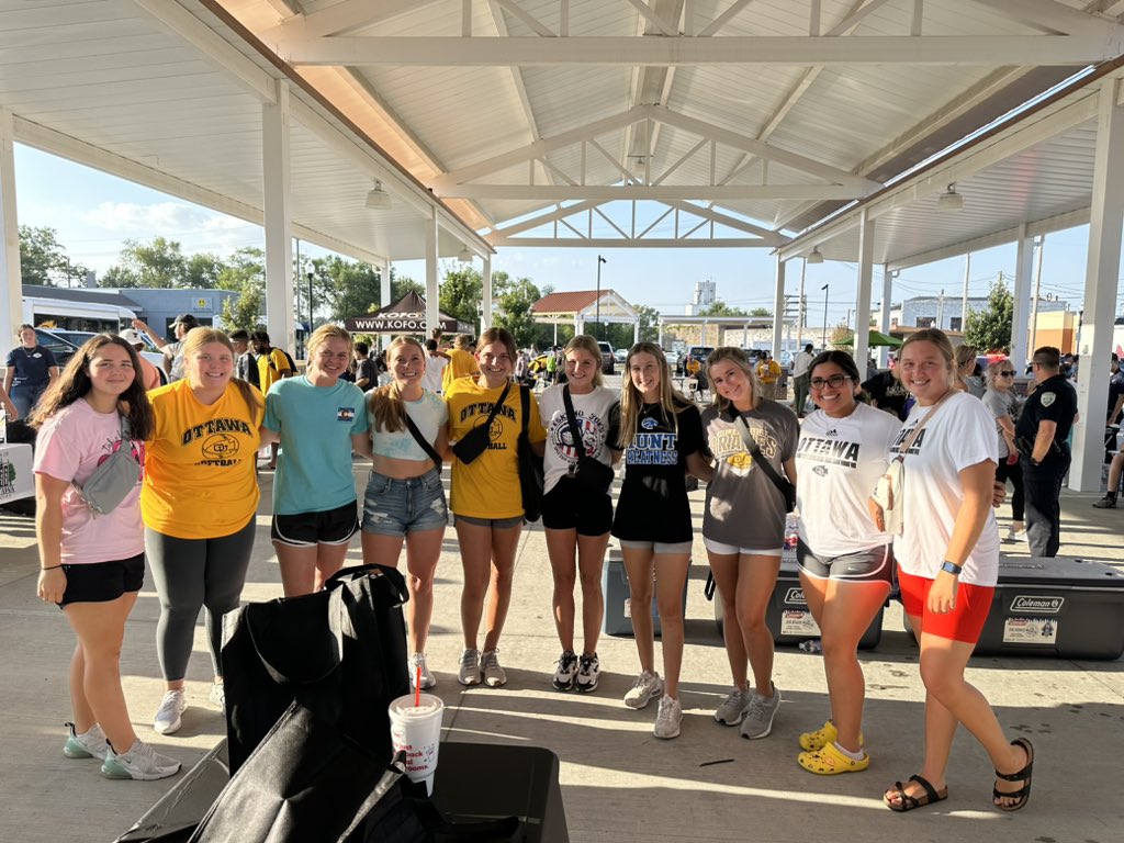 some of <a href="/OttawaBravesSB/">Ottawa Braves Softball</a> girls at fusion in ottawa tonight!