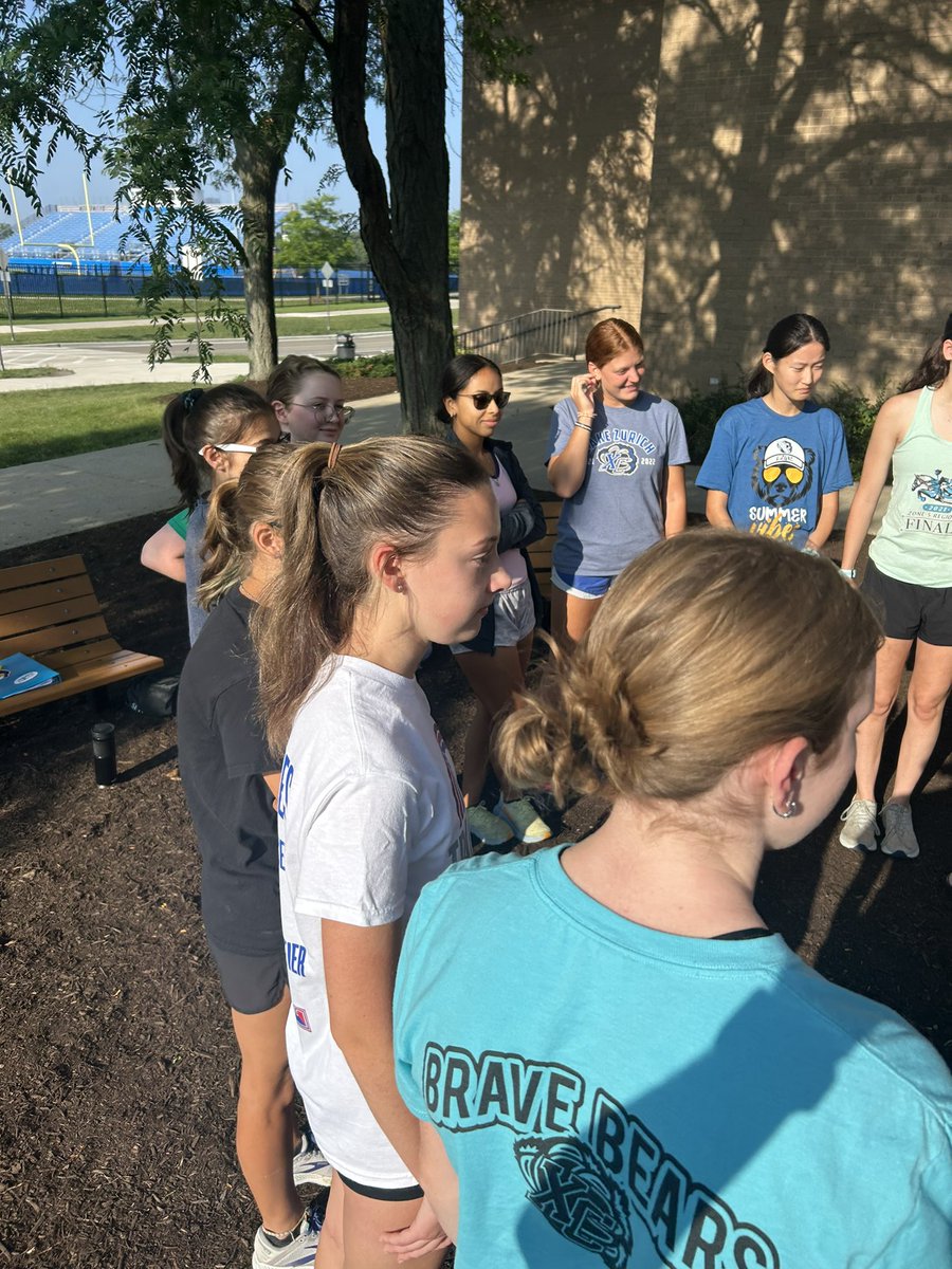 LZGTF1's tweet image. A great Day 2 of “Getting to know you!” Slowly we will bring our NEW Bears along with US! BE FOR US! #culturewins #buildabear #processoriented @lzhsathletics @coachmorello1