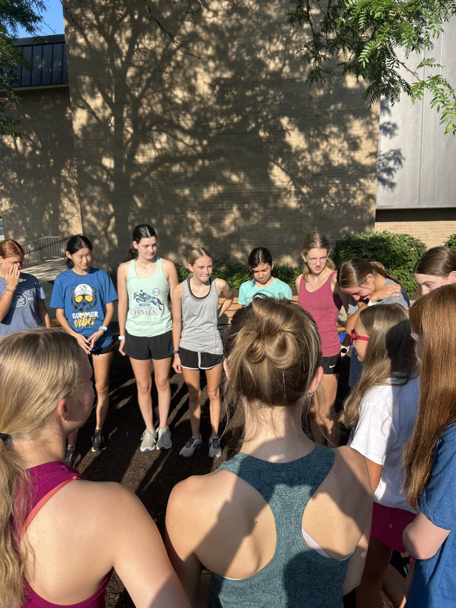 LZGTF1's tweet image. A great Day 2 of “Getting to know you!” Slowly we will bring our NEW Bears along with US! BE FOR US! #culturewins #buildabear #processoriented @lzhsathletics @coachmorello1