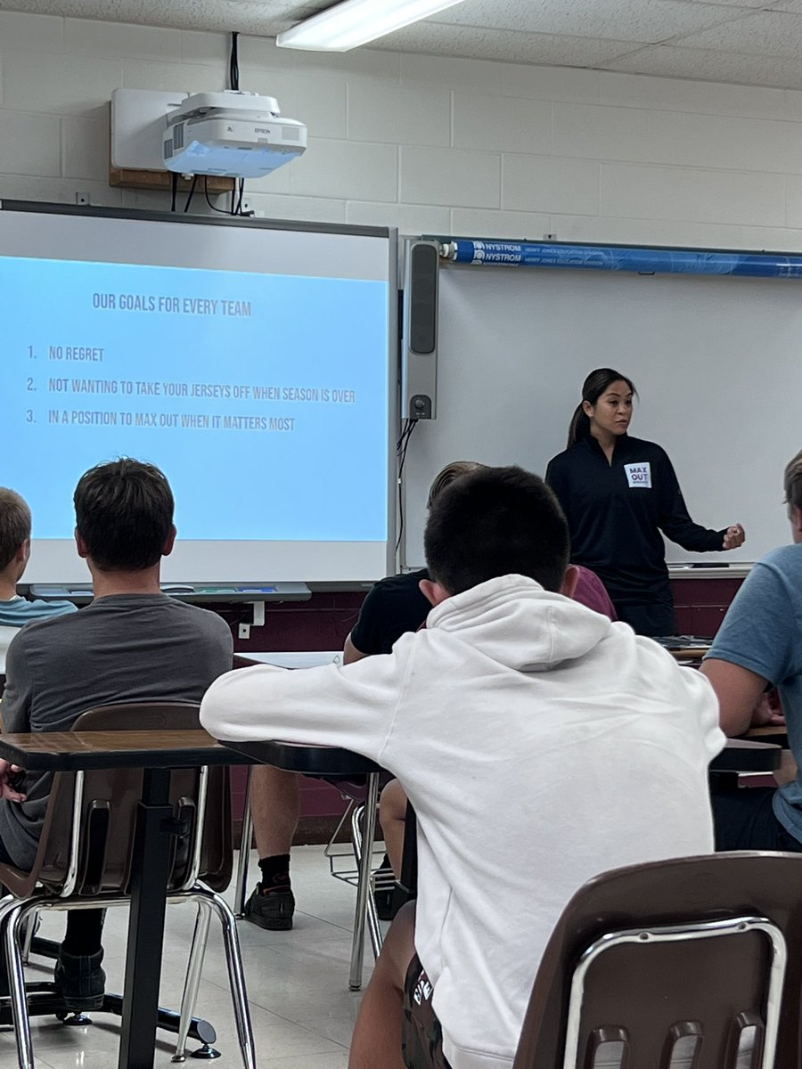 Spartans_FB's tweet photo. Thank you Coach @JessKnecht from Maxout Mindset for coming and talking to our guys about the mental aspect of not only football but life! #OHWIT #WeAreSpartans https://t.co/bv3F4fWTRf
