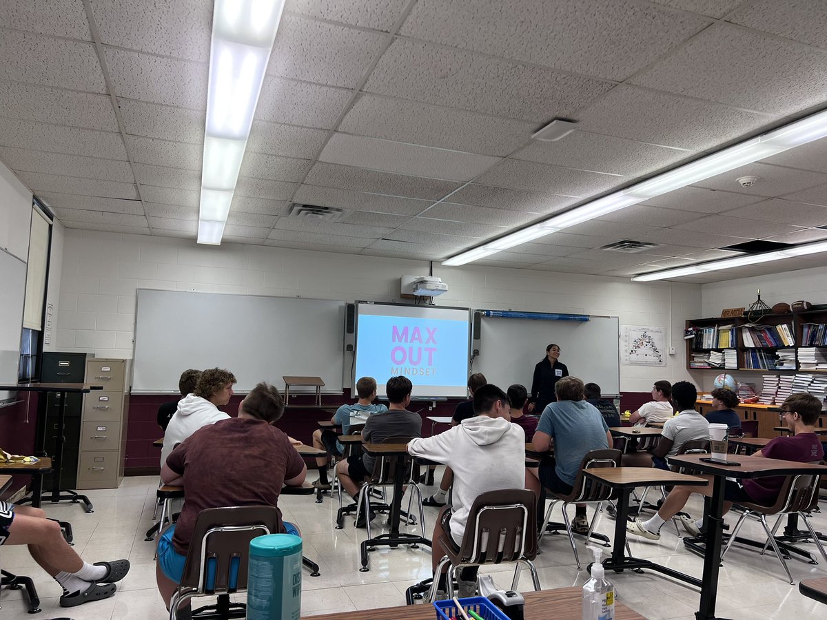 Spartans_FB's tweet photo. Thank you Coach @JessKnecht from Maxout Mindset for coming and talking to our guys about the mental aspect of not only football but life! #OHWIT #WeAreSpartans https://t.co/bv3F4fWTRf