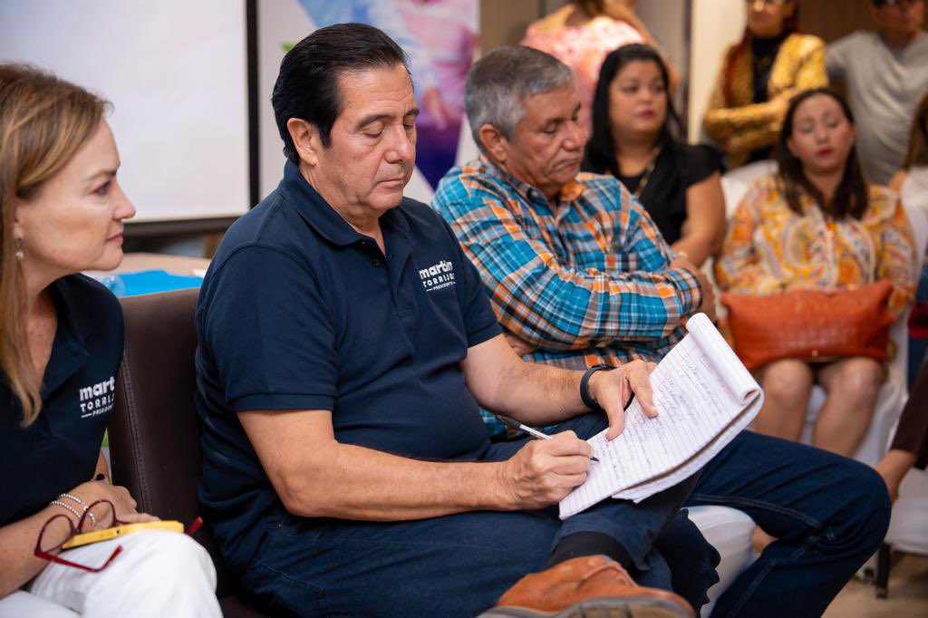 AlianzaMartin's tweet photo. Fomentar la participación activa de los ciudadanos en el establecimiento de metas y valores que guíen nuestro Panamá posible para poder abordar los desafíos de nuestra nación, en economía, educación, salud, seguridad, medio ambiente… esto lo lograremos a través de la consulta https://t.co/ojr4we3QPS