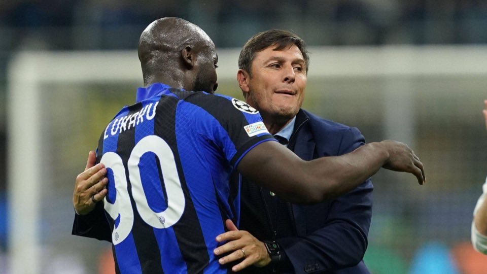FBiasin's tweet photo. “#Lukaku ci ha tradito, siamo molto delusi. Ci aspettavamo un comportamento completamente diverso da Romelu, come professionista ma anche come uomo”. 

Javier #Zanetti alla Gds. https://t.co/W8DVn2ZRWv