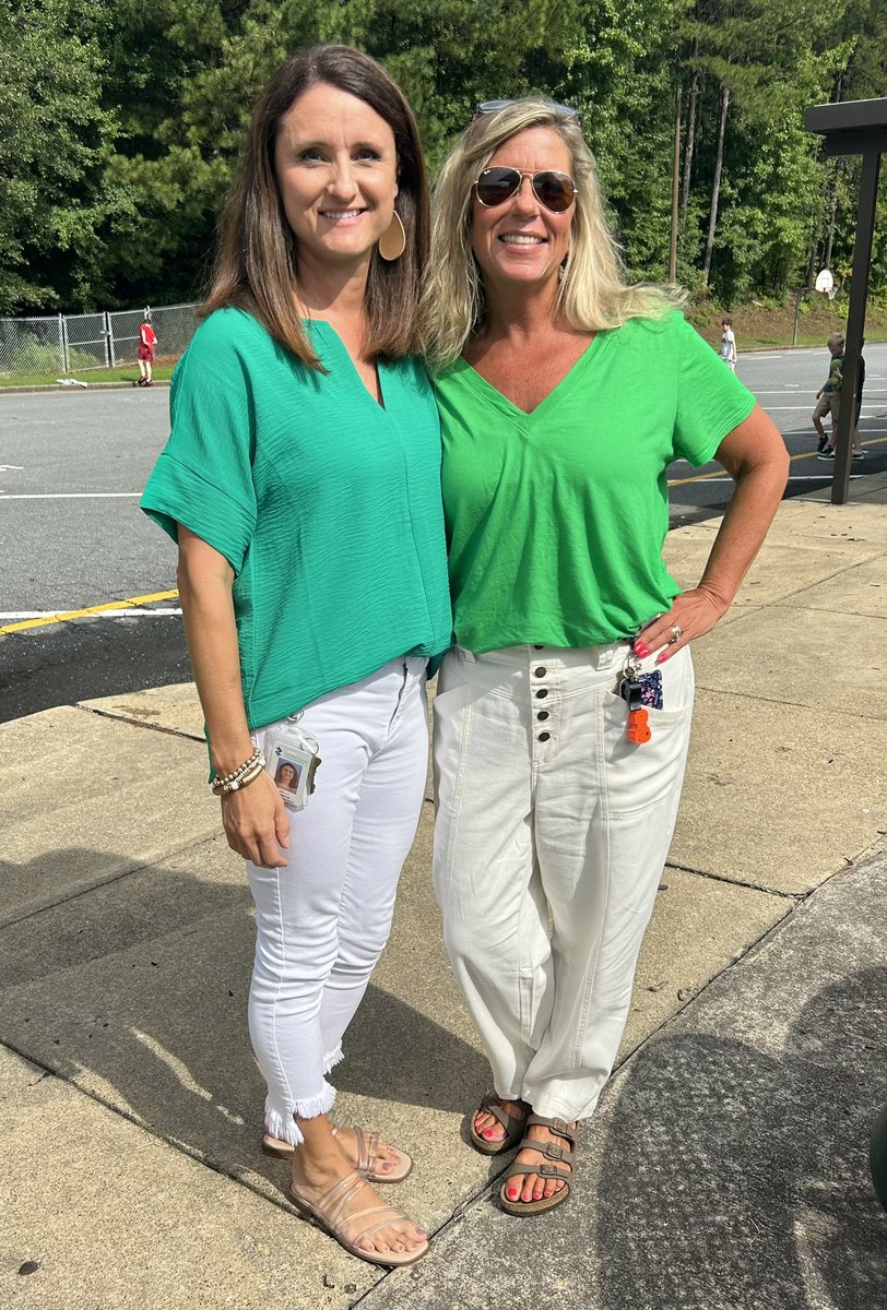 bascombbobcats's tweet photo. It’s…TWINNING TUESDAY! (Yes, this is a thing.) So plan some outfits with your BFFs, siblings/family, teammates, classmates, or even teachers! #TwinningIsWinning #WeAreBascomb https://t.co/vFFYkWa14c