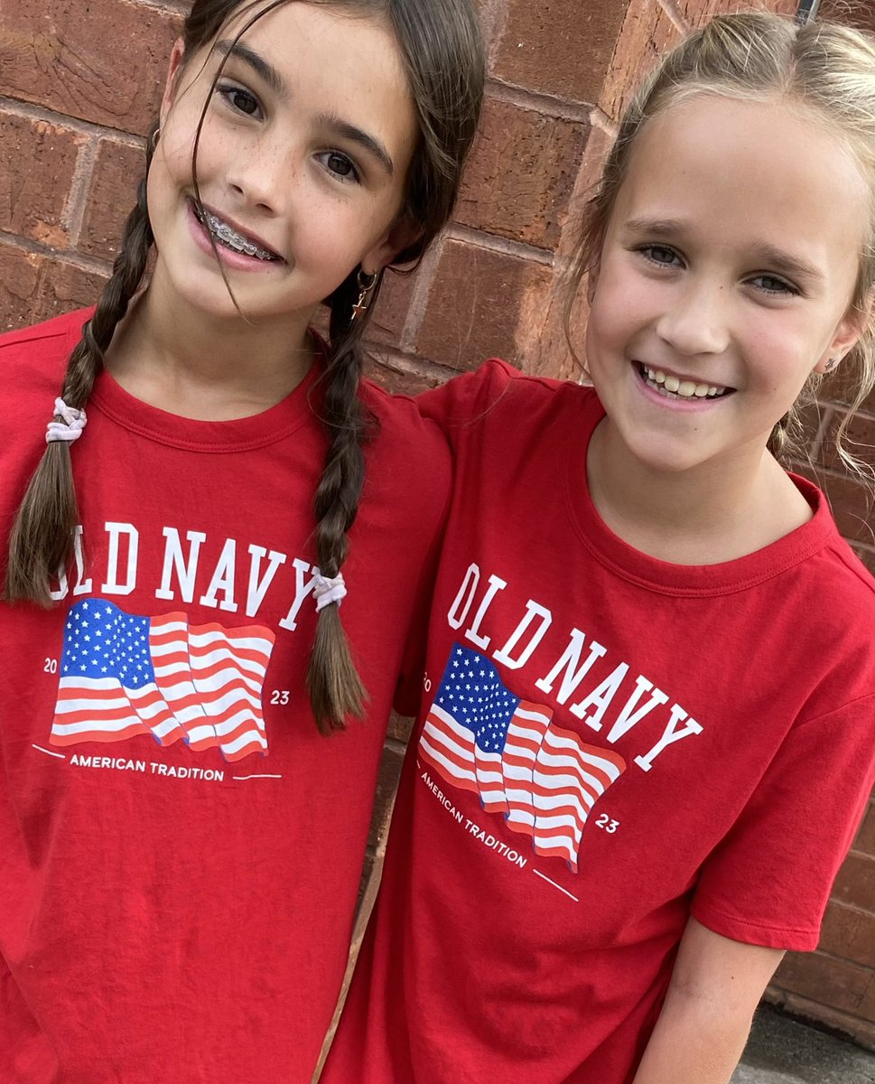 bascombbobcats's tweet photo. It’s…TWINNING TUESDAY! (Yes, this is a thing.) So plan some outfits with your BFFs, siblings/family, teammates, classmates, or even teachers! #TwinningIsWinning #WeAreBascomb https://t.co/vFFYkWa14c