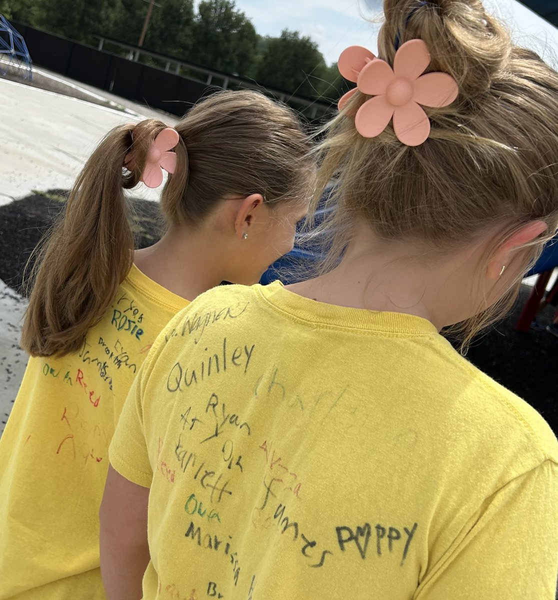 bascombbobcats's tweet photo. It’s…TWINNING TUESDAY! (Yes, this is a thing.) So plan some outfits with your BFFs, siblings/family, teammates, classmates, or even teachers! #TwinningIsWinning #WeAreBascomb https://t.co/vFFYkWa14c