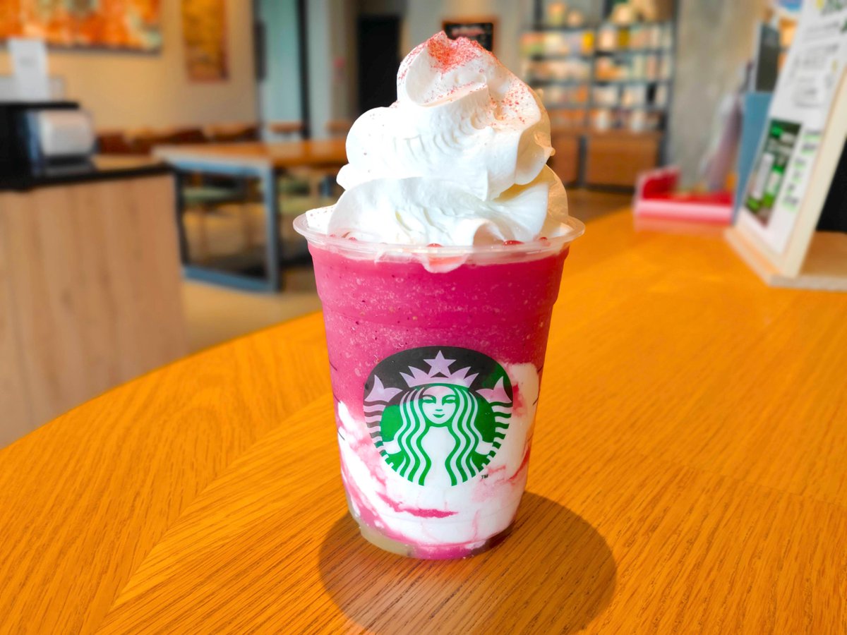 stb_site8's tweet photo. スタバ新作「スイカフラペチーノ」最強カスタム【今日から発売】

・ホワイトモカシロップ追加
・チョコチップ追加

元々さっぱりしてるけど、このカスタムで旨味とコクが増してかなり美味しくなる。普通のが味薄く感じるくらい濃厚なうまみ。チョコチップ追加するとスイカバーの味になります🍉 https://t.co/BHcp3mYqzD