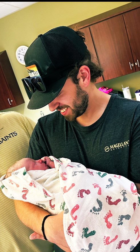 tracej11's tweet photo. I have never seen anything more perfect. I love you so much Layla Kay❤️ https://t.co/4va5kpLRoE