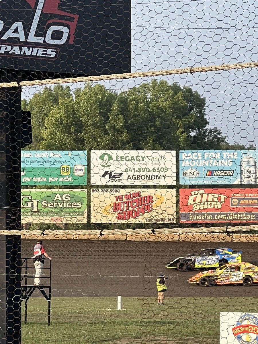 LegacySeeds's tweet photo. Beautiful night for races at Deer Creek Speedway https://t.co/ZCG0CQi8dt