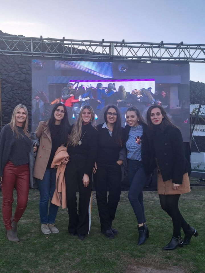 MVMuccillo's tweet photo. Nos sumamos al encuentro con mujeres de todo el país  y el precandidato a presidente @JSchiaretti para trabajar en una Agenda Federal de Género. 🙋🏼‍♀️

#LevantemosArgentina #SchiarettiPresidente #HacemosPorNuestroPais https://t.co/8dn30qxjCh