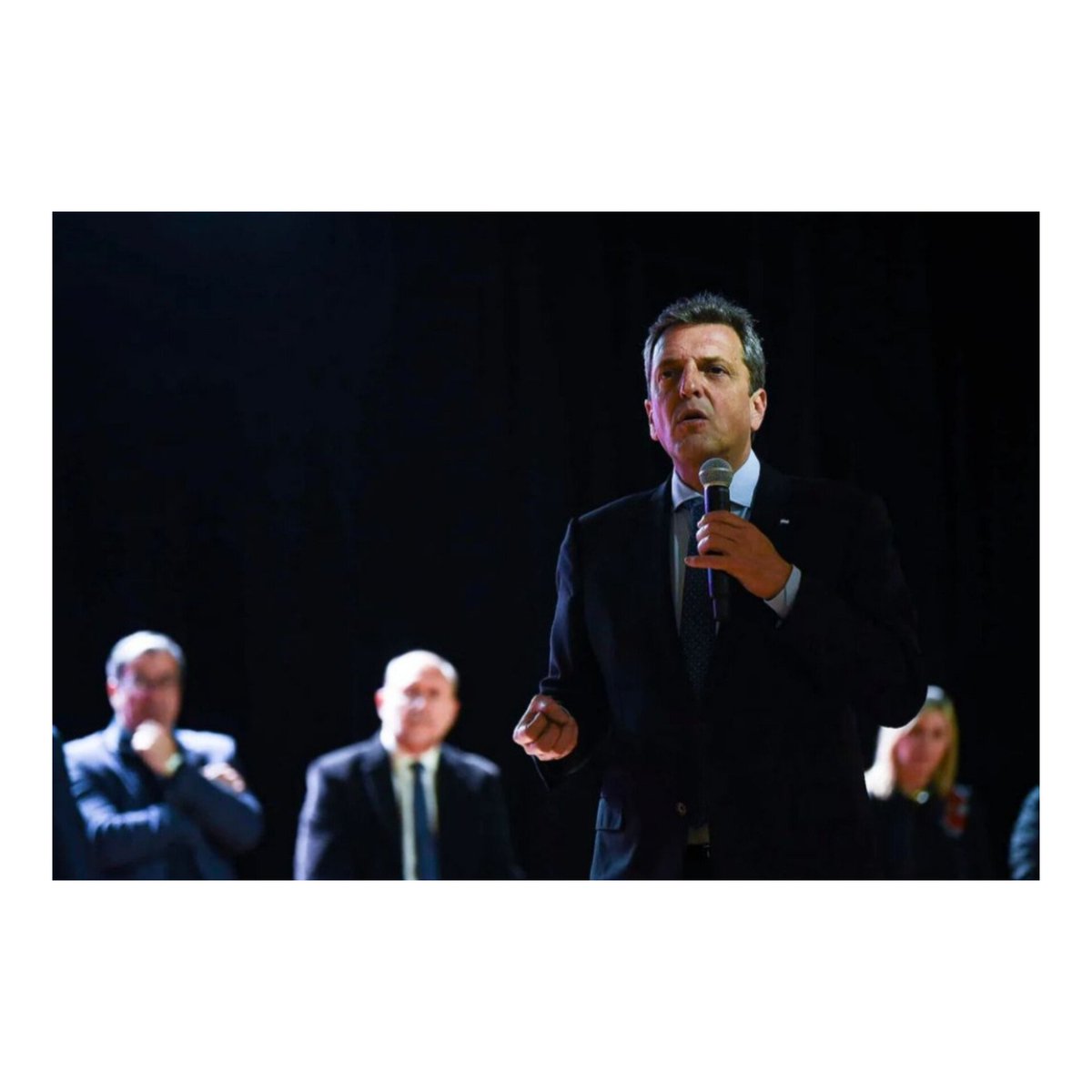 jonyetorres's tweet photo. Hoy en Puerto General San Martín participamos del acto junto a @SergioMassa .Dirigentes, Intendentes, Presidentes Comunales, funcionarios provinciales, y militantes unidos para #DefenderALaPatria🇦🇷 

@FrenteRenovador
@unionxlapatria 
#Argentina #massa #Patria #SantaFe #Elecciones https://t.co/YEufROUvHe