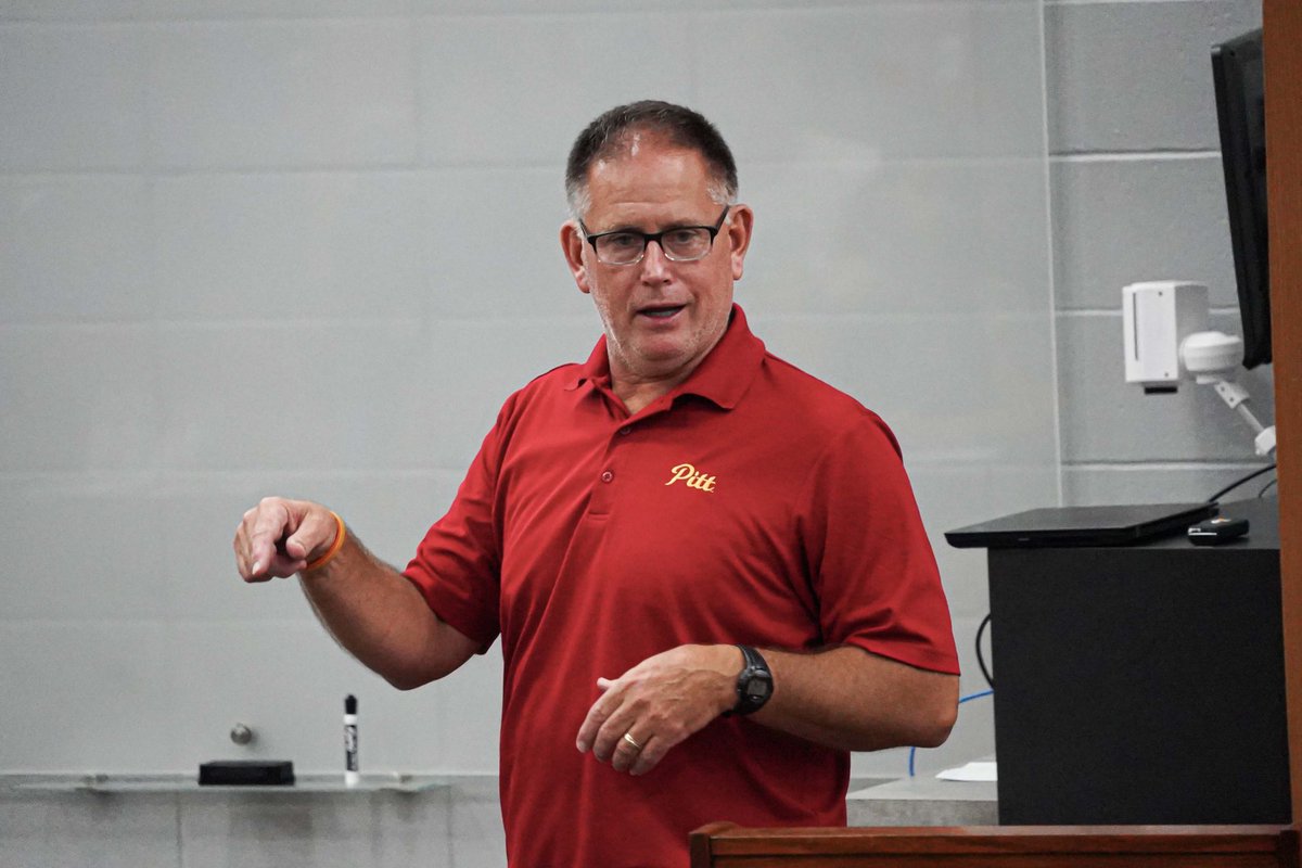GorillasFB's tweet photo. A very special speaker back in The Jungle!
Coach John Roderique
#OAGAG #AllForwardAsOne #GorillaNation https://t.co/vZ8VvCYF5X