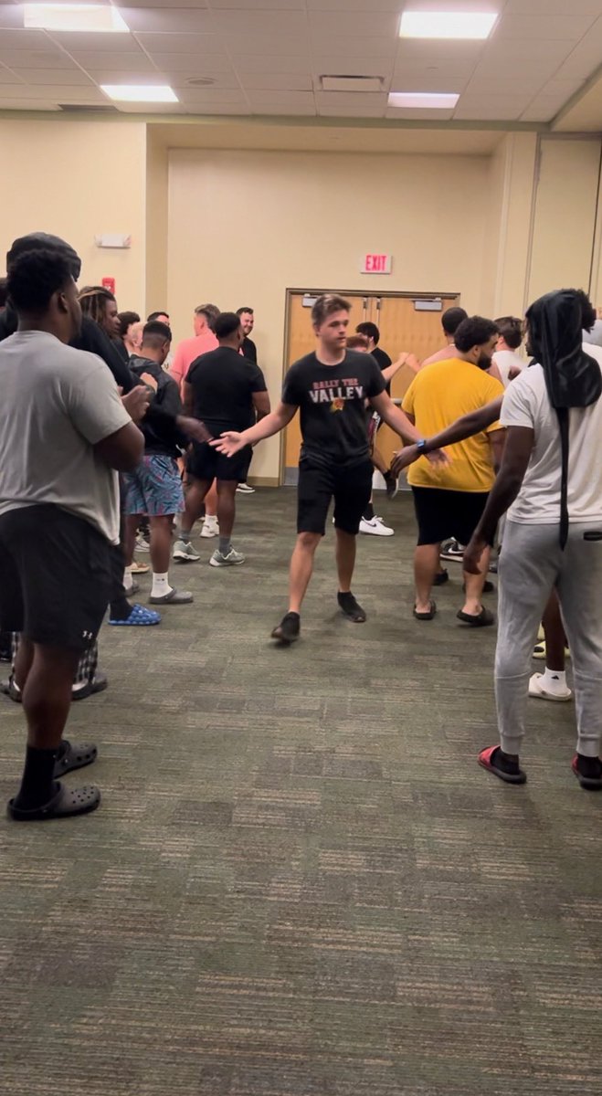 MU_SpartanFB's tweet photo. 🗣️🗣️REPORT DAY!! LESSS GOOO!! The 2023 Spartan Football Season has BEGUN! #BRINGTHEJUICE #SQUAD98 https://t.co/e5Xz9G67db