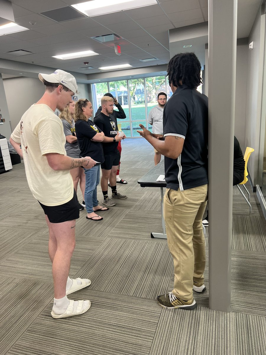 MU_SpartanFB's tweet photo. 🗣️🗣️REPORT DAY!! LESSS GOOO!! The 2023 Spartan Football Season has BEGUN! #BRINGTHEJUICE #SQUAD98 https://t.co/e5Xz9G67db