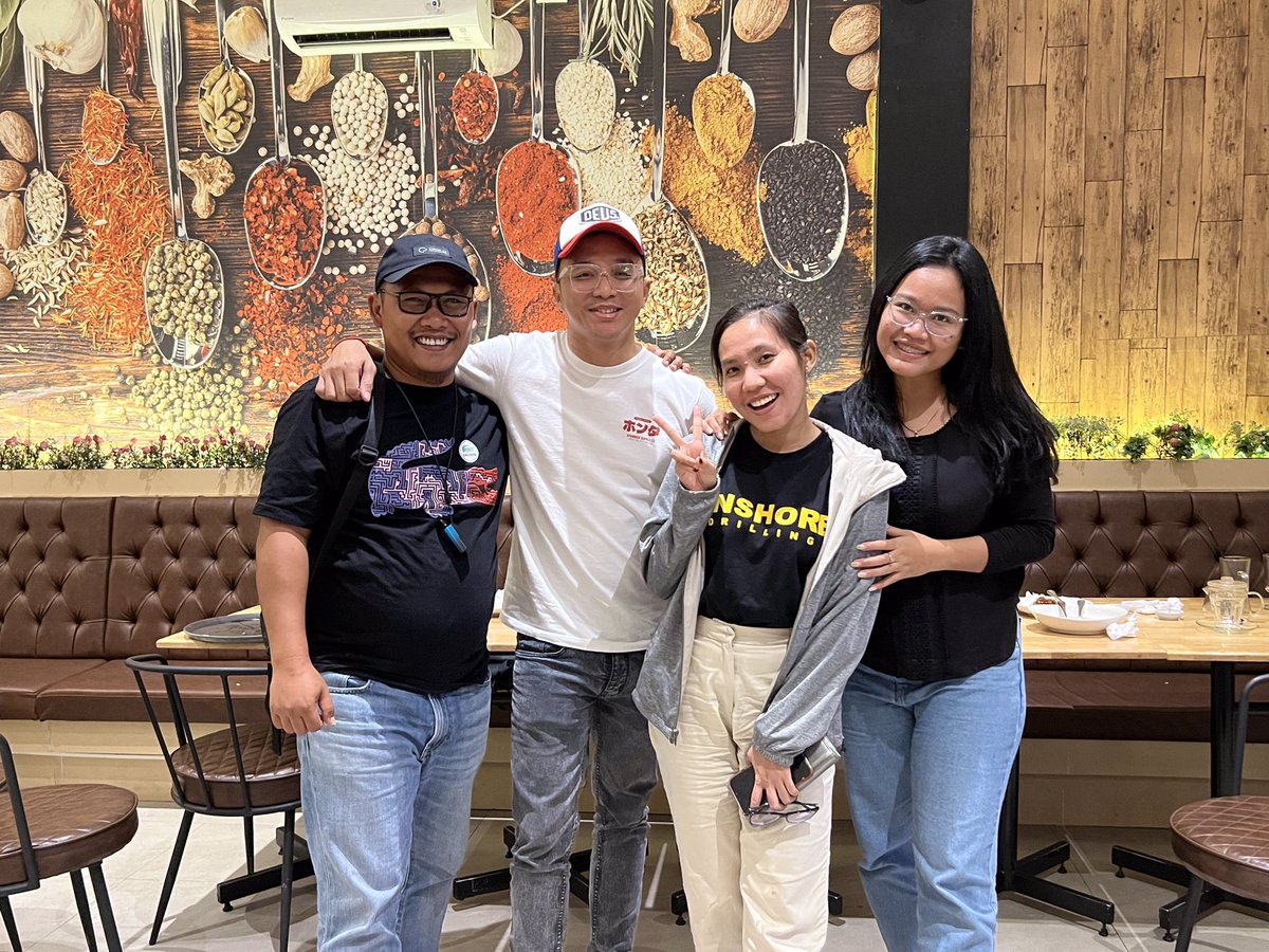 griseldasg's tweet photo. dari 4 sisa 2 huaaaa best apk team 😭♥️ https://t.co/gmRJwHW5pm