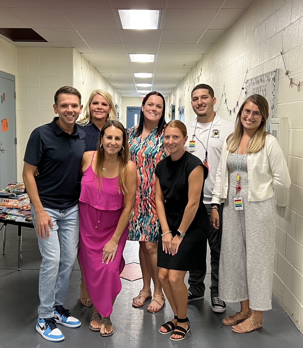 missmarg17's tweet photo. Let’s go 5th Grade Team 23-24! @ChilesElem @HillsboroughSch #gofalcons #5thgradeteam https://t.co/bOTuC4memR