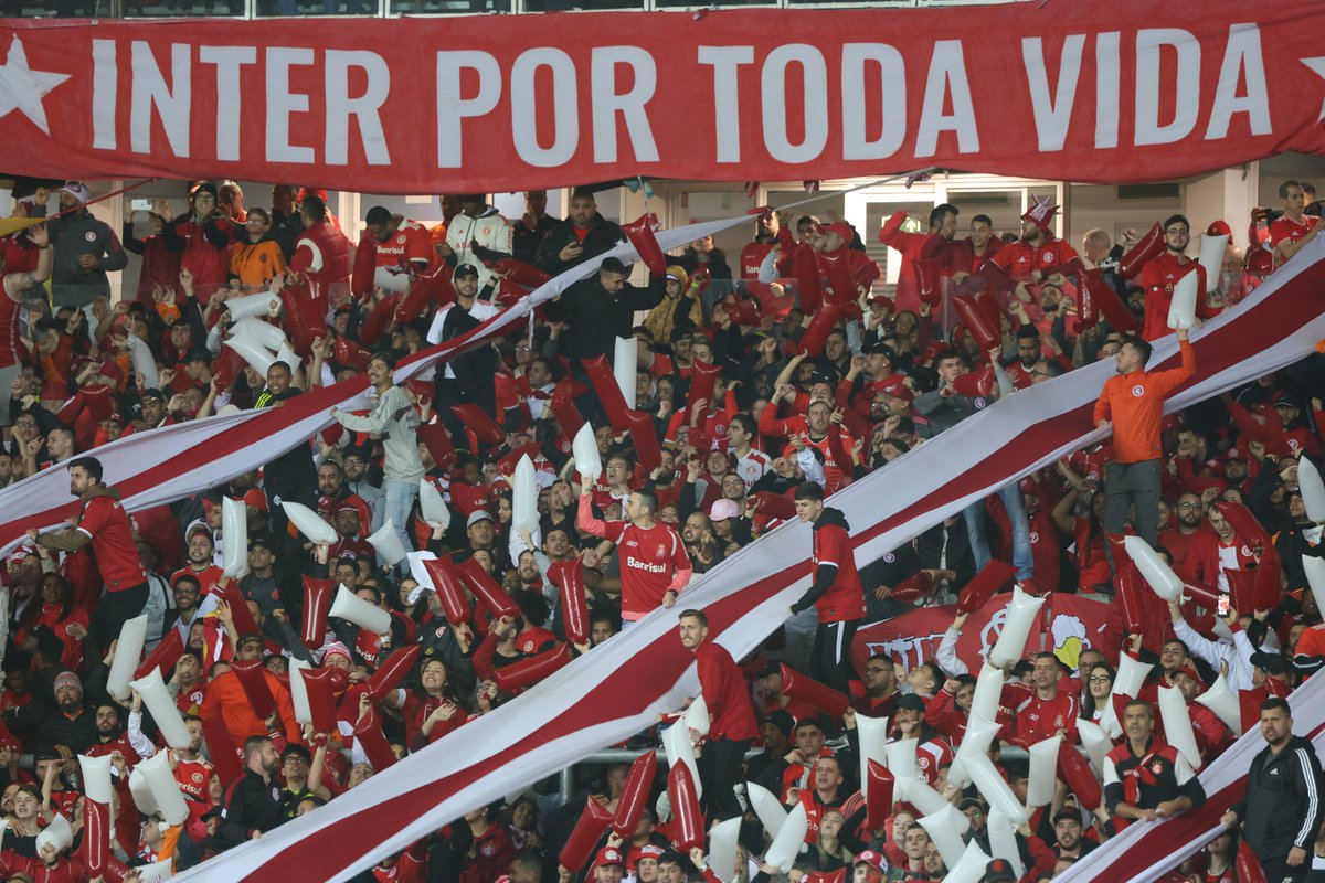 SCInternacional's tweet photo. INTER POR TODA 𝐕𝐈𝐃𝐀. A 𝐕𝐈𝐃𝐀 POR UM CAMPEONATO! 🗣️🇦🇹 #LibertaNossaLoucura https://t.co/Hq6JjMDrSb