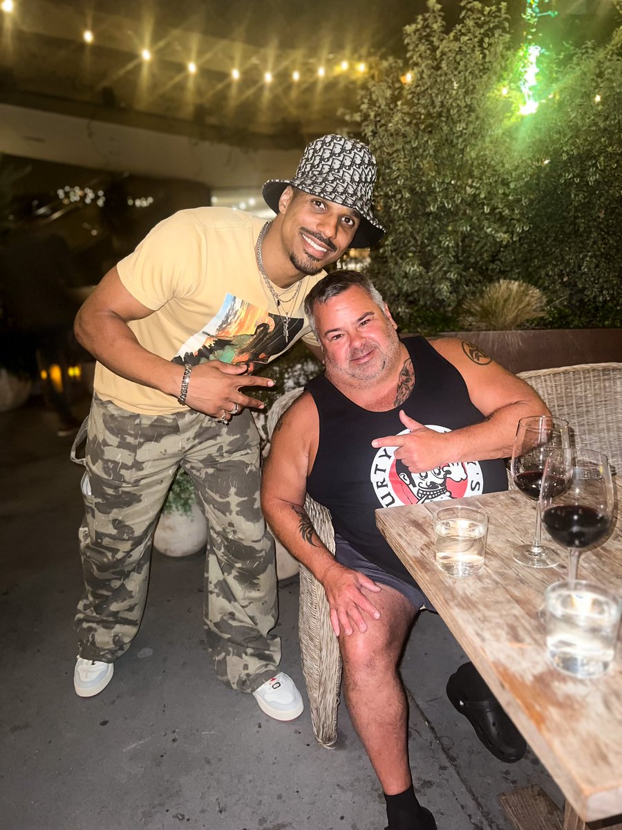 youfoundforest's tweet image. Which one of my lady followers trying to give my guy Big Ed some neck? 😂 #hotboysummer #shawnfoxxofficial #youfoundforest