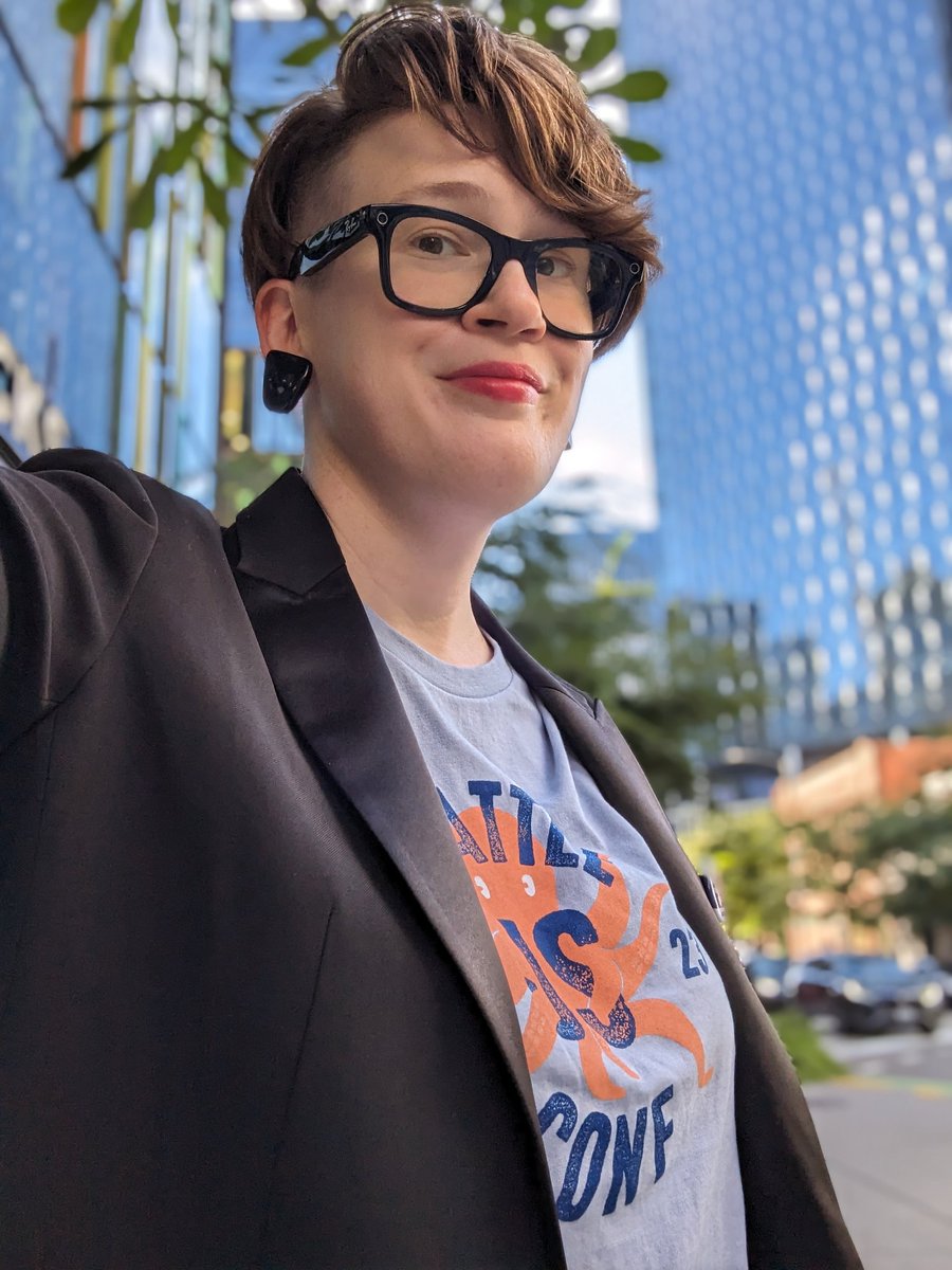 rachelnabors's tweet photo. I knew I'd find another use for this tux #seattlejs https://t.co/rjSruVcquK