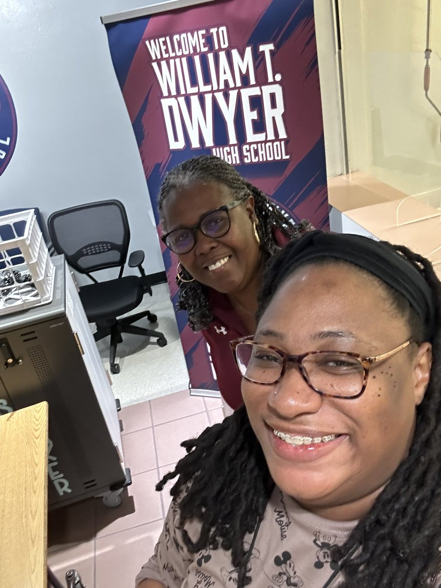 TicondriaW's tweet photo. I couldn’t contain my excitement if I tried seeing this face. 🥰 Love you infinitely @bwinfrey_  #JFK #Family #OnceAViking #AlwaysAViking 🫶🏾😘 https://t.co/qHQ1tQbEjY