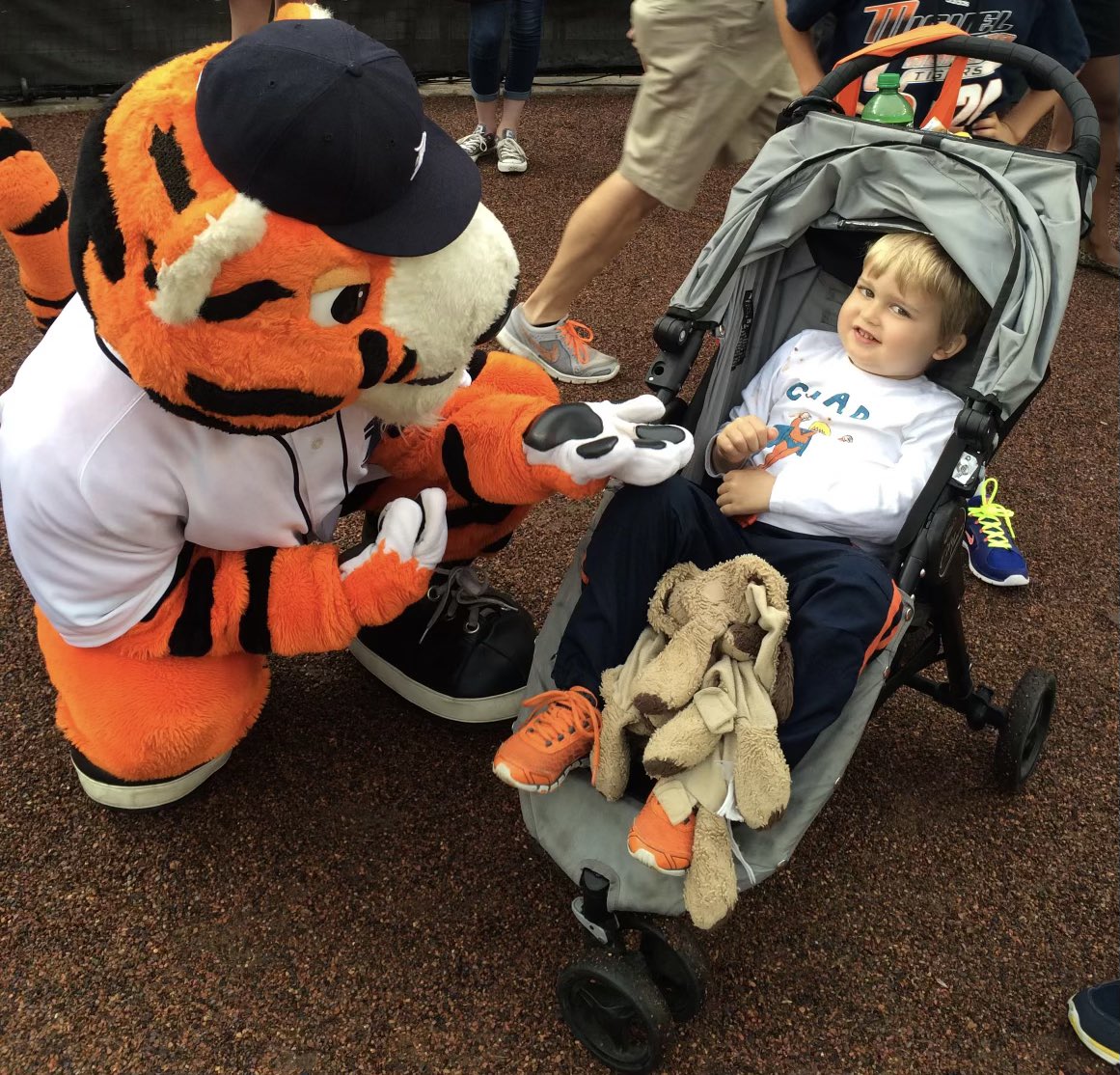 BrandonInge's tweet photo. Anyone want to be on my #RunTough Team Inge to support @ChadTough?
It would be great to have some new teammates join me to support kids like my little buddy Chad who passed away from DIPG in 2015.
https://t.co/zWw3FyKBaU (https://t.co/zWw3FyKBaU) https://t.co/mALtQhLNyq