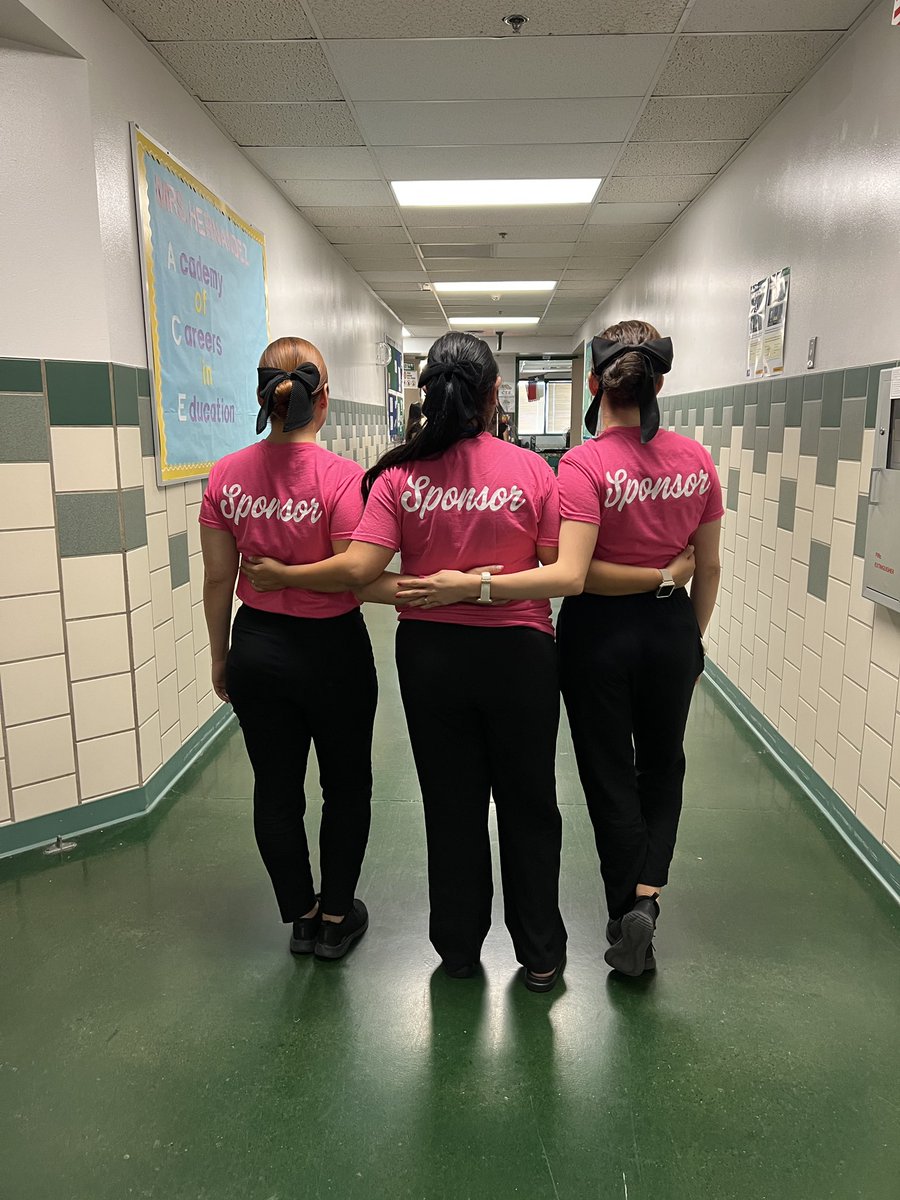 #Twinday at Montwood High School with the besties 👯‍♀️💝#sponsorlife #classof2024