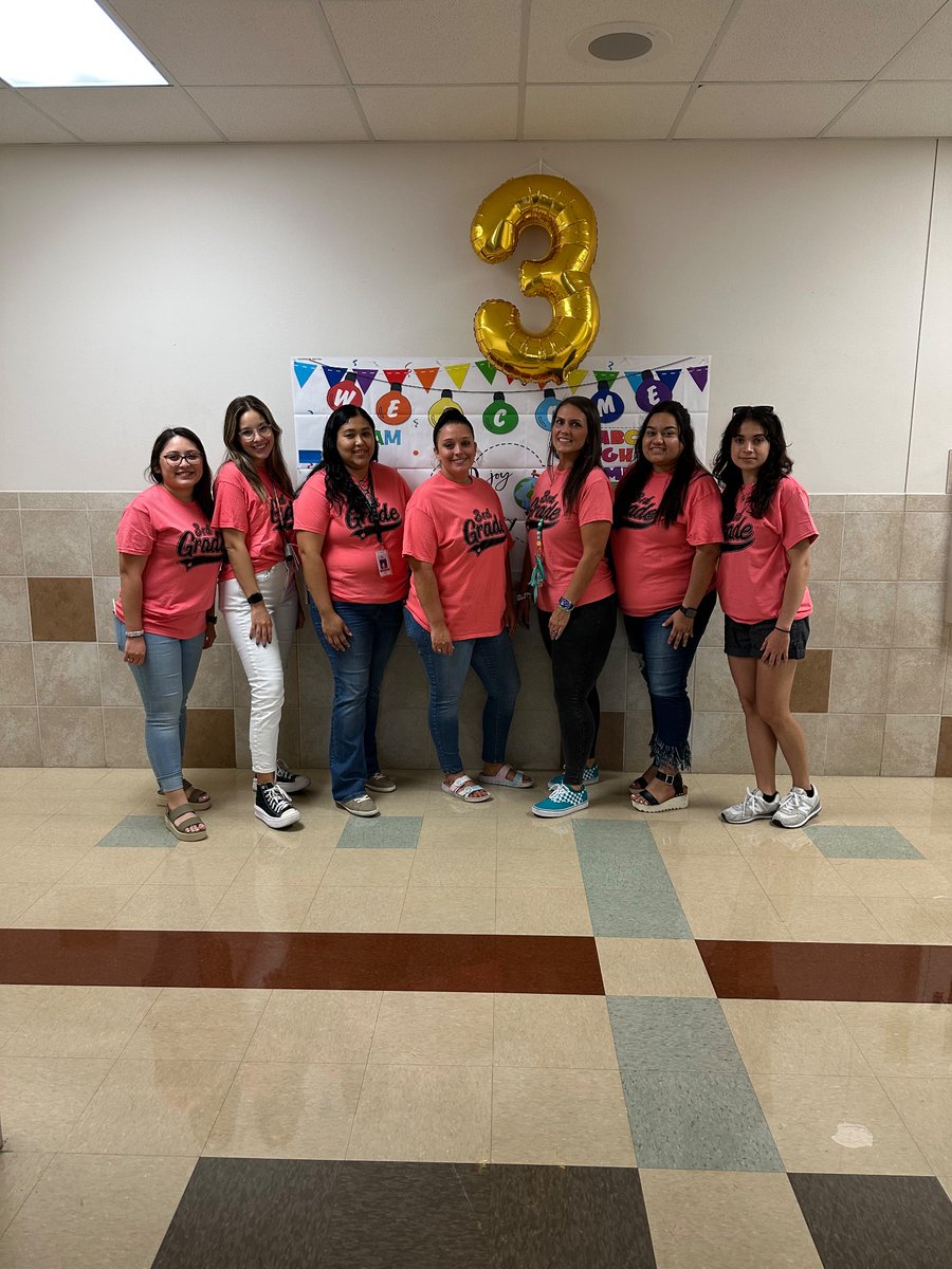 torresmicfb's tweet photo. So excited for a new group of kids to grow with 🥰 #thrivinginthird  #wearemcstrick #tigerpride @TigerNetwork @CFBISD #meettheteacher https://t.co/U61mzmFVsX