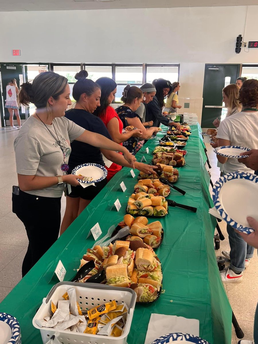 PineTrailVCS's tweet photo. Many thanks to our amazing PTA for our back to school lunch and raffle. It’s going to be a fantastic year!🌲 https://t.co/9K4ApgVWwA