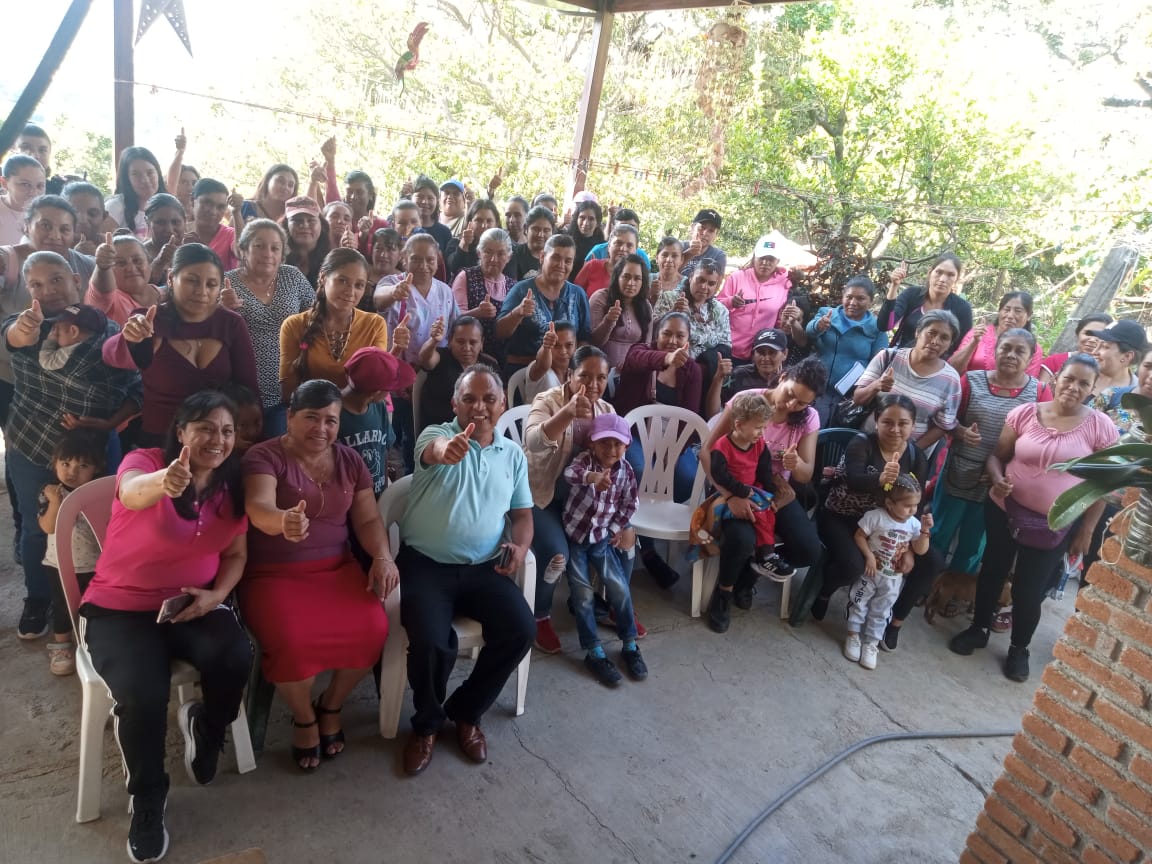 RicardoRiveraSl's tweet photo. El que no sirve para servir,no sirve para vivir #ADM #EduardoFlores #IxtapandelaSal #Distrito9 https://t.co/E4he3t69Bl