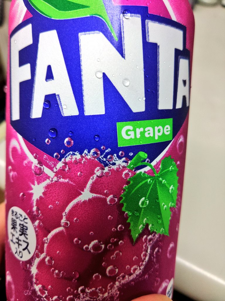 Baru1030's tweet photo. おはようございます🌤️
🤏手こずった1回戦終わって👷休憩🧊 #FANTAGrape🍇 頂きます🆒
最後に飲んだの…いつだったかなぁ🤔超久々の #ファンタグレープ 🍇美味しい♪😊 https://t.co/b1qzNxyHEK