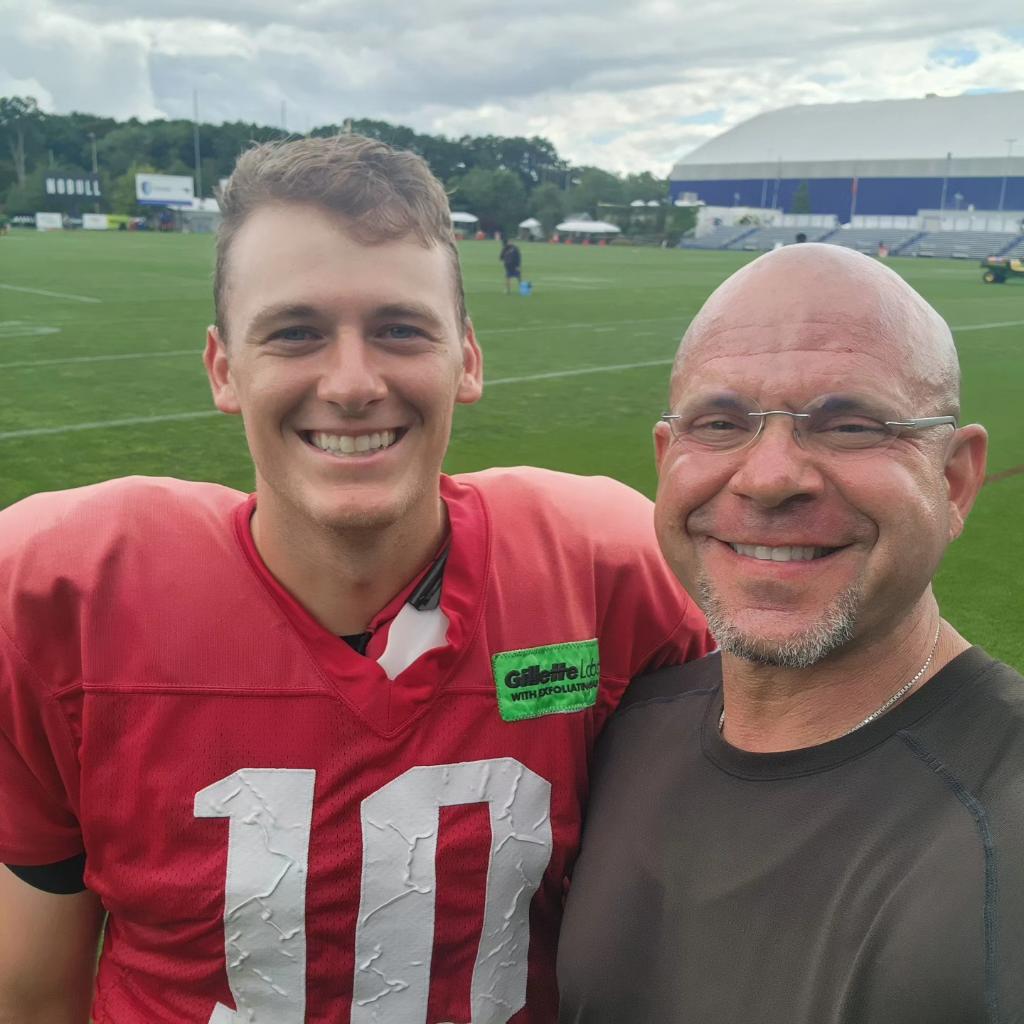 ContinuedFight's tweet photo. @NFL Training Camp 🏈
Stop #3 @patriots
FAMILY.
@macjones_10
#MackWilson
@barmore_
#AmeerSpeed
NOW. WE. GO. https://t.co/W3LkaThu2Q