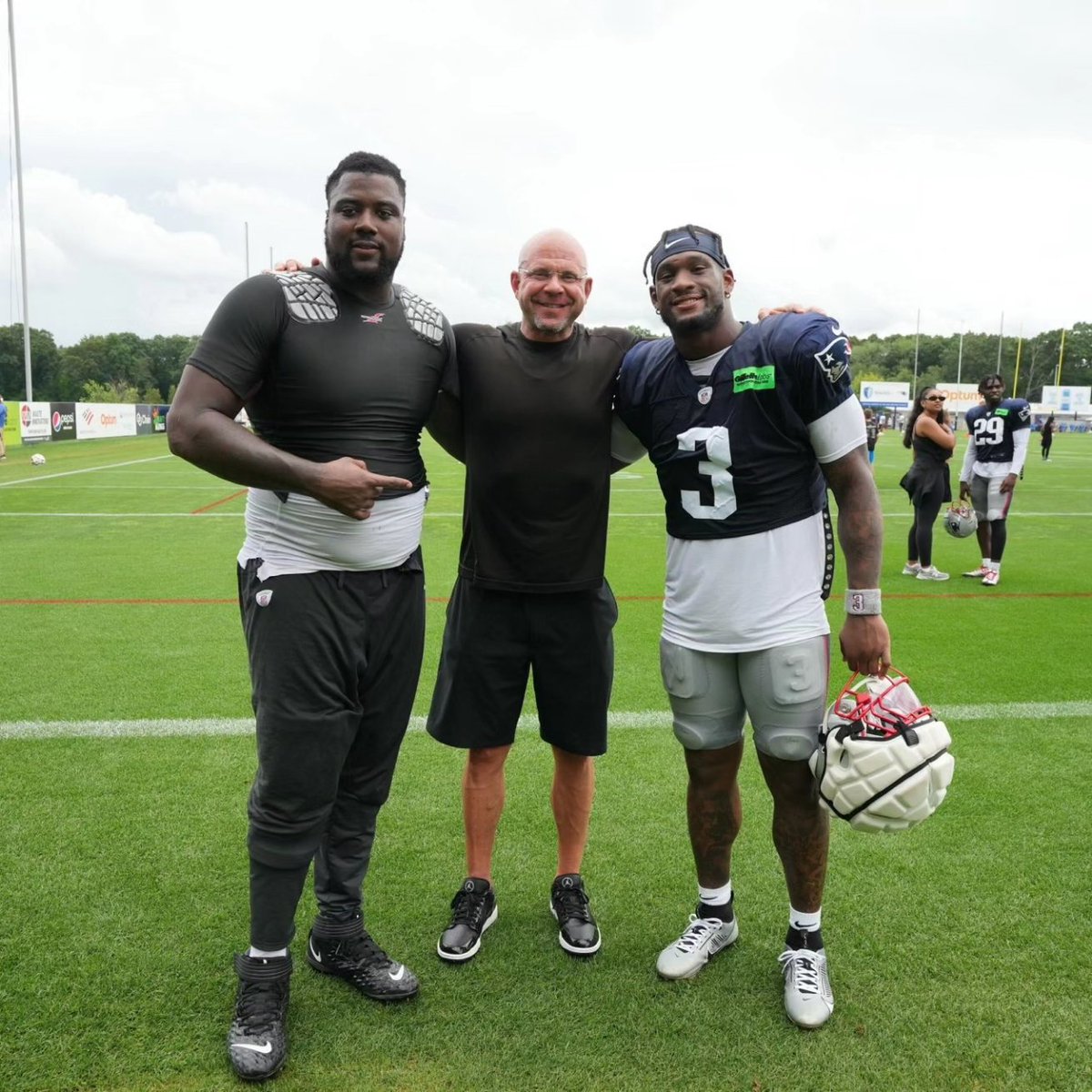 ContinuedFight's tweet photo. @NFL Training Camp 🏈
Stop #3 @patriots
FAMILY.
@macjones_10
#MackWilson
@barmore_
#AmeerSpeed
NOW. WE. GO. https://t.co/K6G6Oj9nAX
