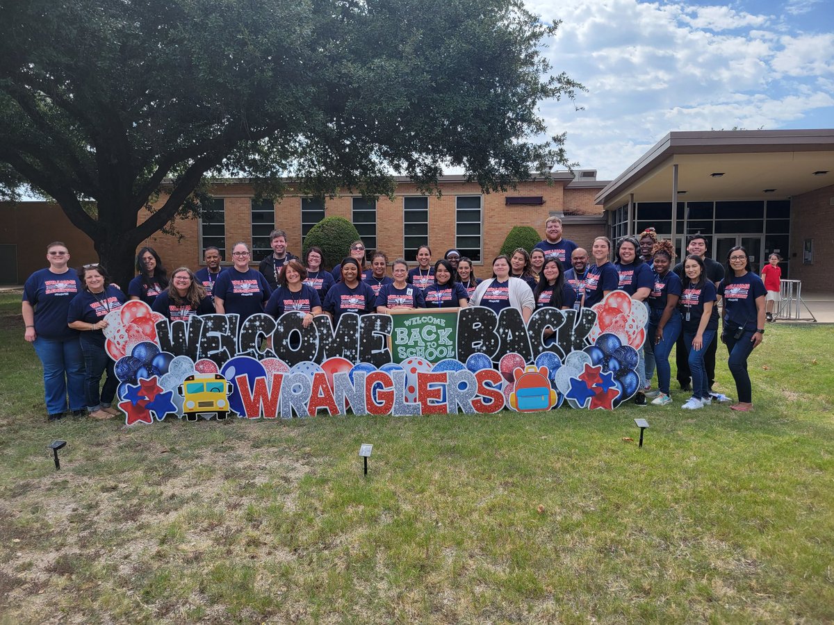 DPikeAP's tweet photo. Welcome Back Wranglers! It is going to be an amazing year! @gisdnews

Thank you LoveLettersTX for the beautiful sign! https://t.co/hCWQkVtyN2
