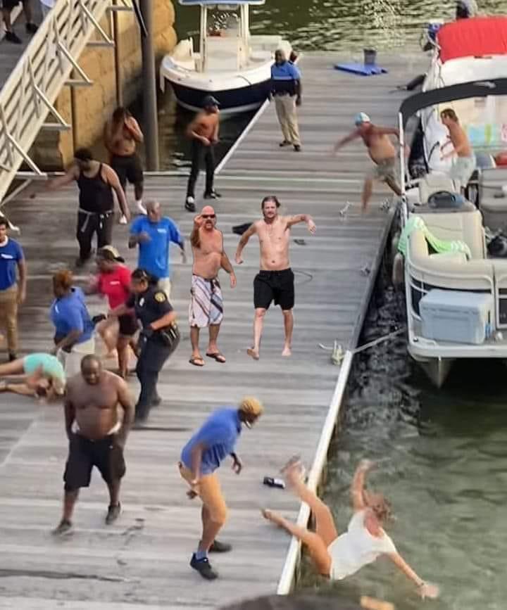 DJAdubb's tweet photo. #Alabamaboatbrawl #brawl https://t.co/in6RjzSgO6