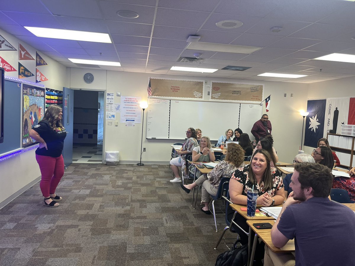 hms_hawks's tweet photo. Another great day of learning for our Hawk leaders! Digging in the data and planning for student success!!!! #HawkPride ❤️💙 https://t.co/0NAmdbfpgV