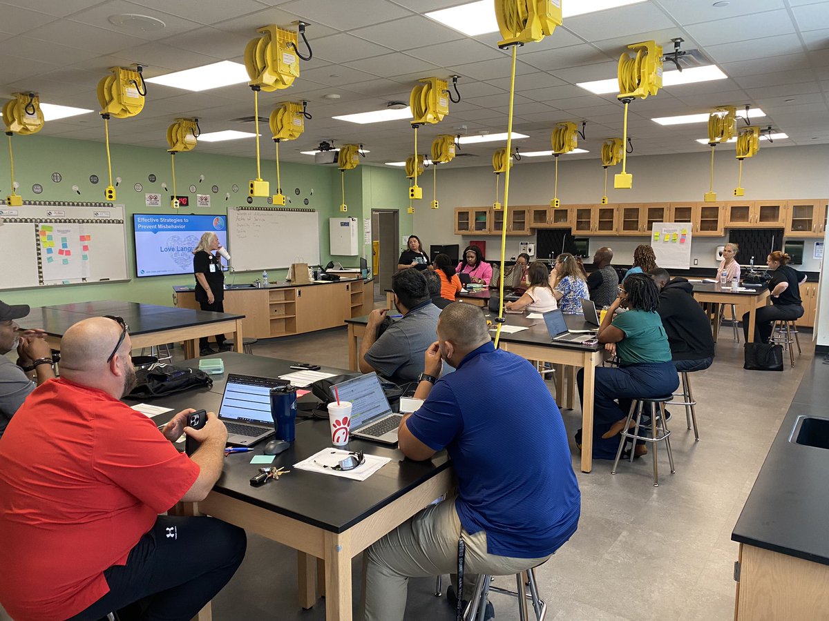 High School Job Alike Day was a huge success! These two orchestrated the most welcoming and inspiring atmosphere with 🔥 engagement! Honored to work with you♥️ <a href="/florez9801/">Michelle Florez</a> <a href="/TTracyLeads/">Tammy Tracy</a> #WeareSpring