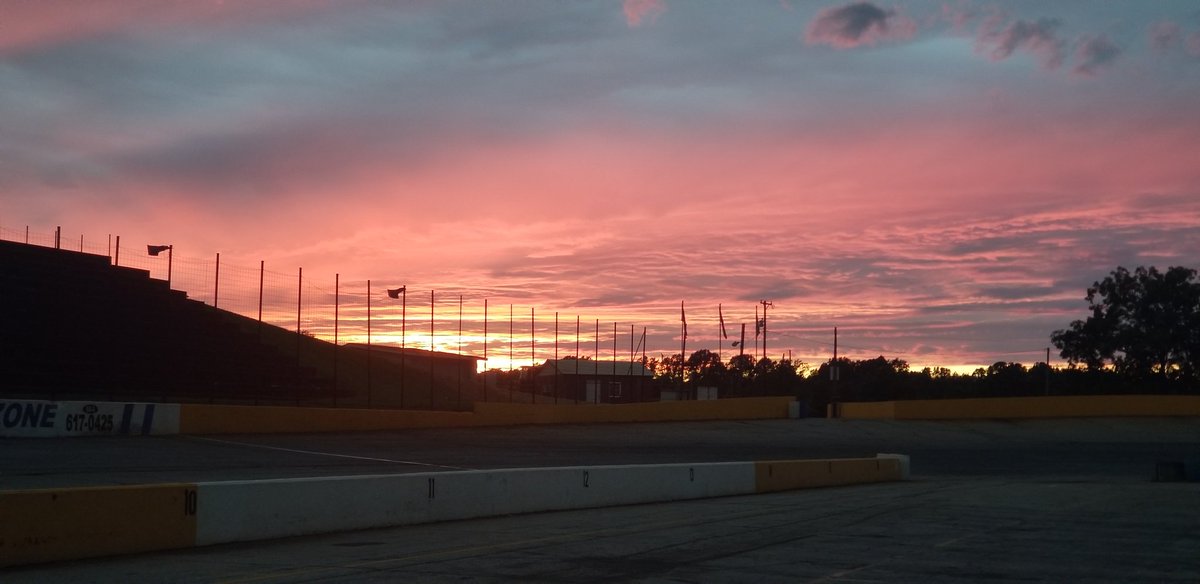 amspeedway's tweet photo. Under a Carolina sky! #andersonmotorspeedway #yeahTHATracetrack #IAMAMS #AMSsunsets https://t.co/Q454VRhgHF