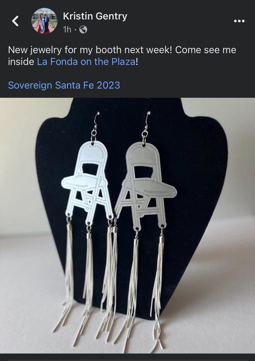 Rightturn_only's tweet photo. @Deoliver47 Seeing Afro Indigenous folks making beaded and fringed folding chair earrings is incredible 🤣🤣🤣 https://t.co/AHhWbse9VA