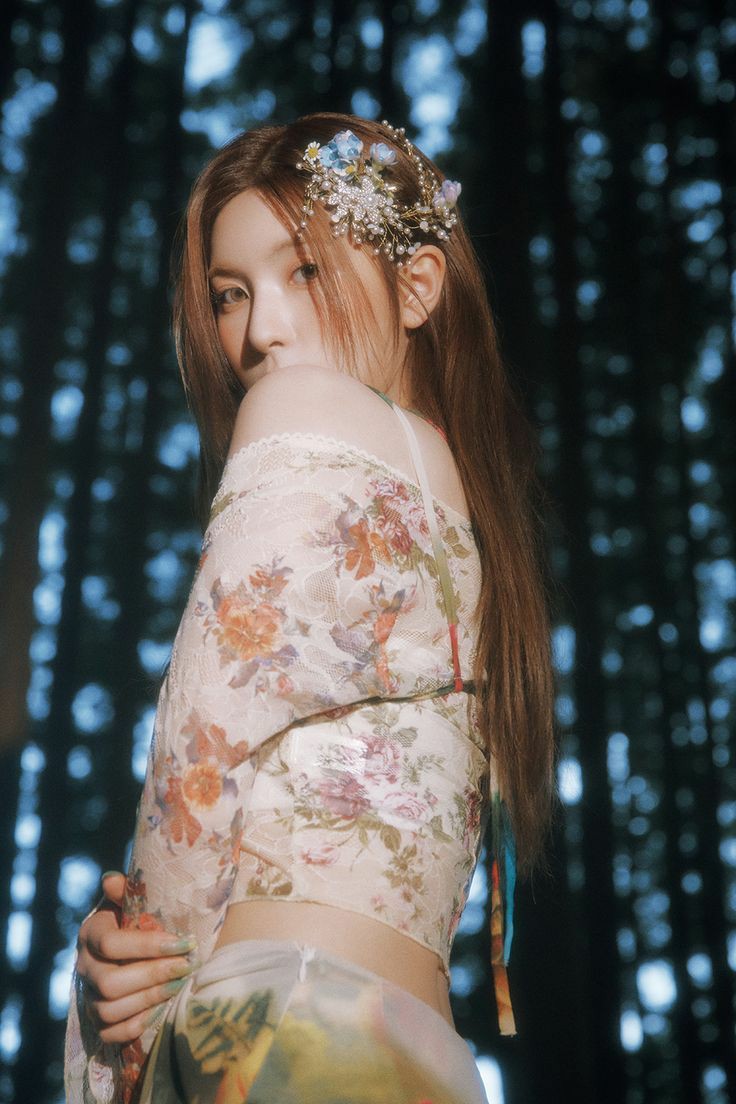 NMIXXnBillboard's tweet photo. 💛NSWER Our individual brand reputation activity is today!

Later at 2pm KST we will be uploading content of BAE  accompanied by love messages to her these are the official hashtags of NMIXX BAE today.

THE INCREDIBLE BAE 
#️⃣NMIXX #️⃣Bae 
#️⃣배이 @/NMIXX_official https://t.co/YFqjprswCe