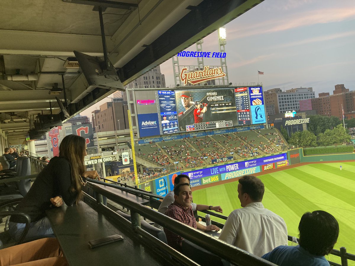 abribriesco43's tweet photo. Enjoying a @CleGuardians game to cap off #2023 @AATSHQ #HonoringOurMentors program 

Amazing group of #graduating #CTS trainees joining us @ClevelandClinic 

@tssmn @CleClinicHVTI @karamlou @AskDrMarc @LarsSvenssonMD https://t.co/99dWg0XEIp
