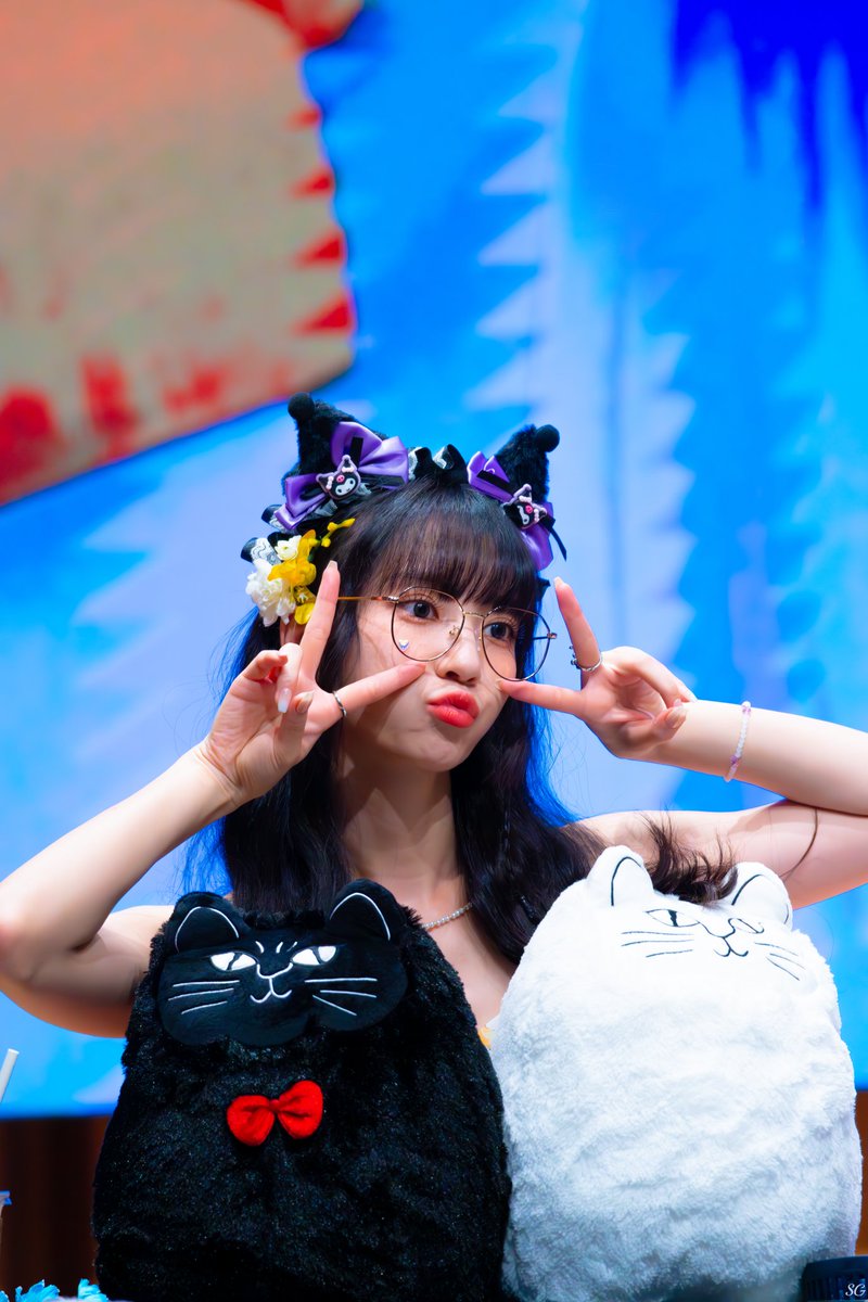 SG_love_OMG's tweet photo. 230806 오마이걸 팬사인회
귀엽고 예쁜 유빈🥰🫶🏻💜💜💜
#오마이걸 #OHMYGIRL #유빈 #여름이_들려 https://t.co/p8QqCVkcBx