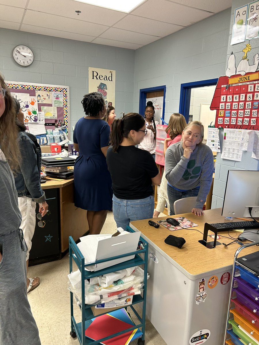 SummitHallRS's tweet photo. ILT digging deep into the SIP #fullengagement #newvoices https://t.co/ZD8bUe6mVS