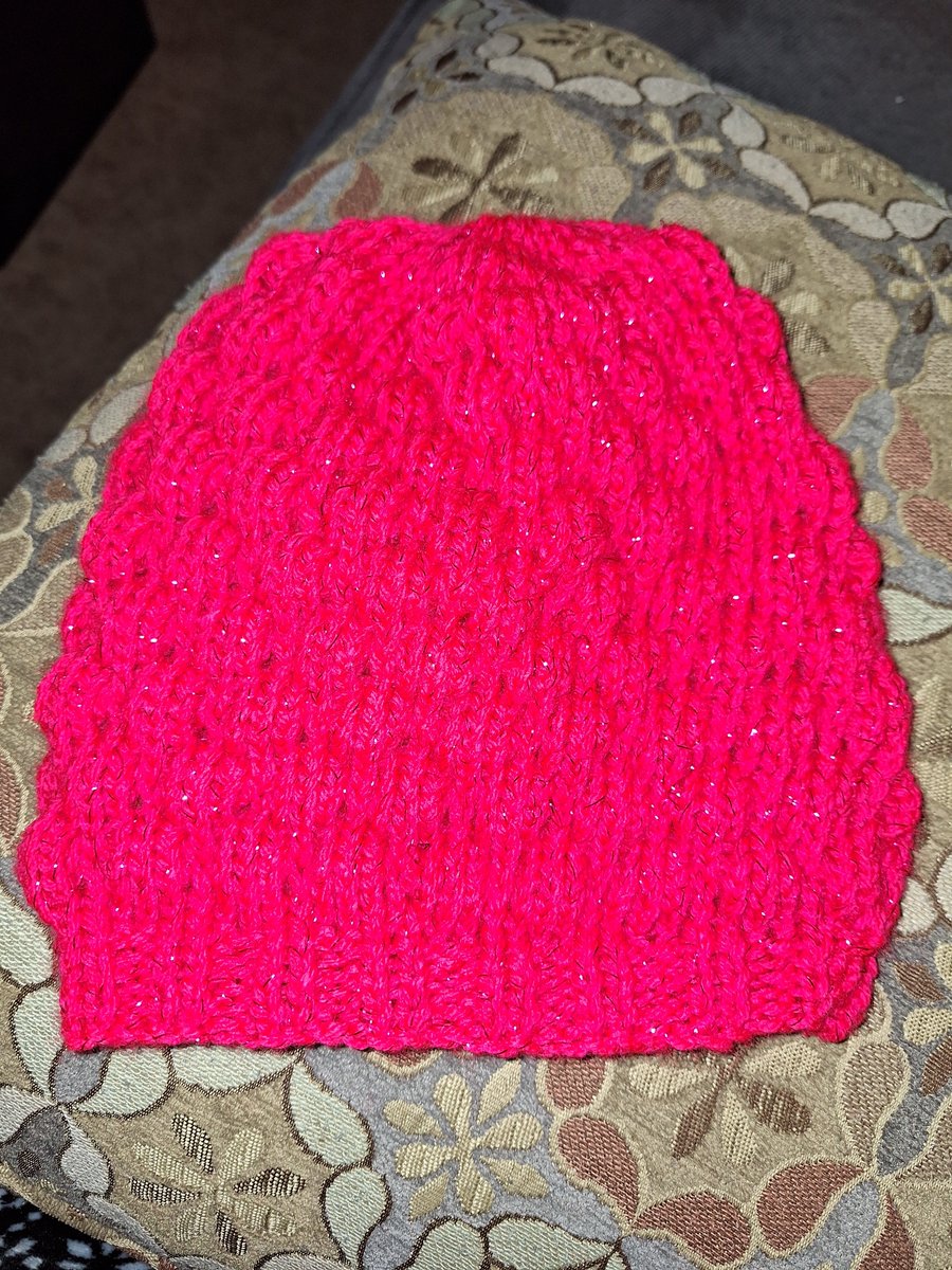twistingmyths's tweet image. Aloha, #writestuff. Tardy because I was finishing a mermaid scales hat. Current WIP is Harmony of Love a sweet romance fantasy about the angels and devils on our shoulders.