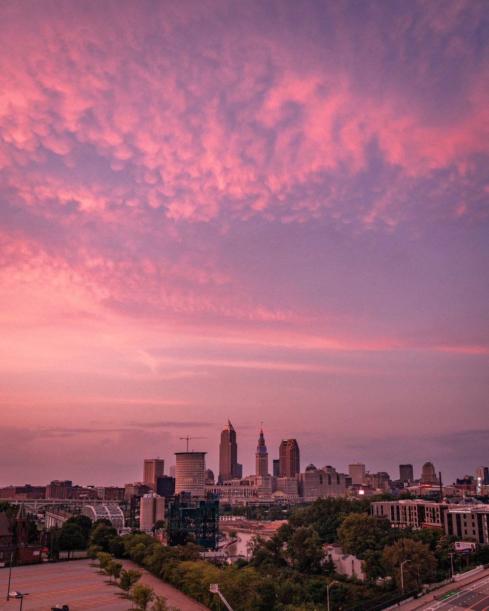 GabeWasylko's tweet photo. Tonight’s Sunset in Cleveland, OH https://t.co/zNULF79pcL