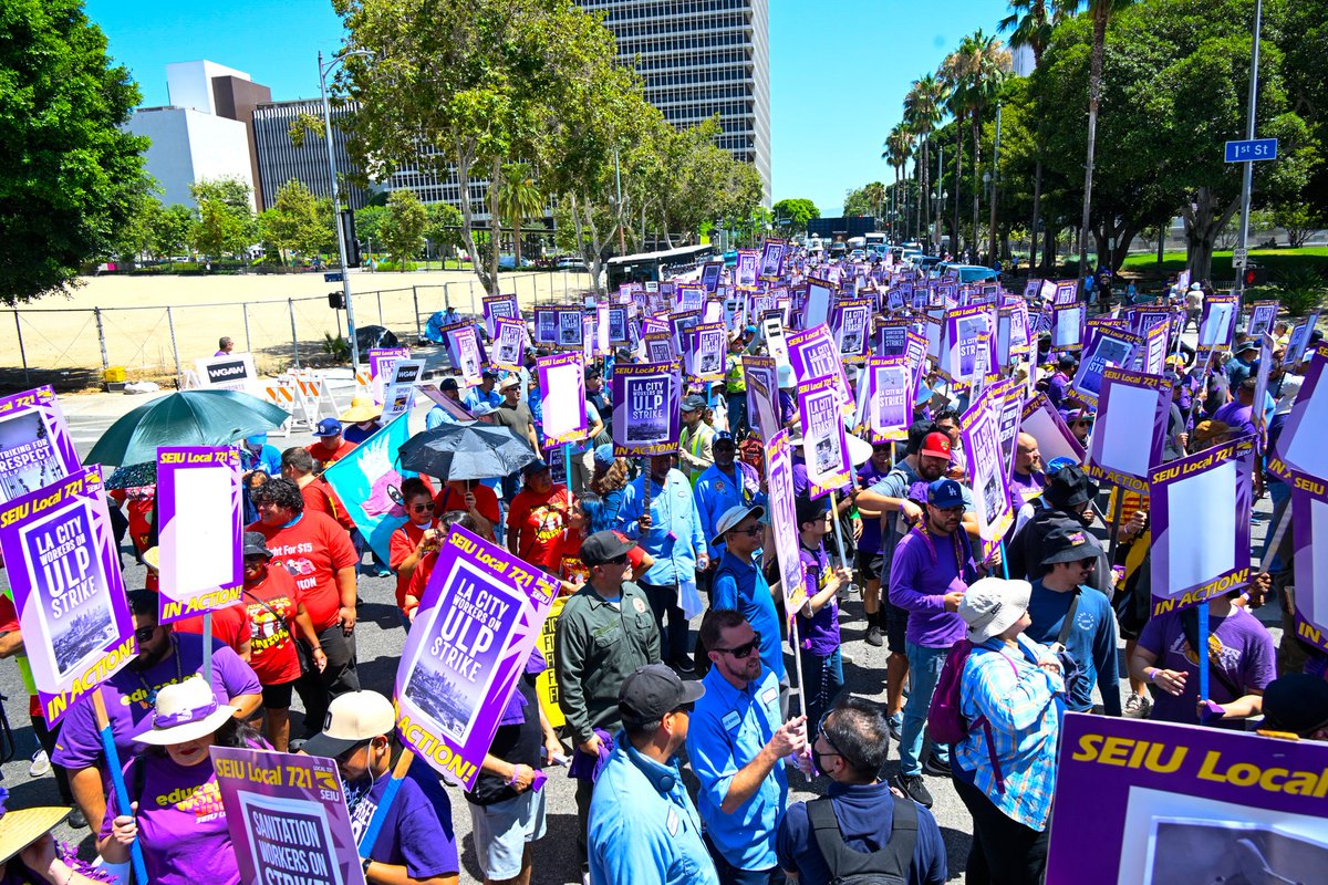 UnionDrip's tweet image. Today thousands of fast food workers, hotel workers, janitors, #sagaftramembers, writers, grocery workers, tenant organizers and other workers across sectors joined 11,000 LA City workers as they went on strike for the first time in 40 years 

Bosses better start paying attention