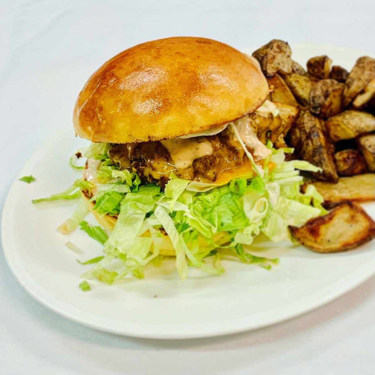 🚨 New Menu Alert 🚨 And yes, smash burgers are on it! 

Check it out this week - we’re serving lunch from 11:00-2:00 🍔 #BetterCallPaul #EatWellDoGood